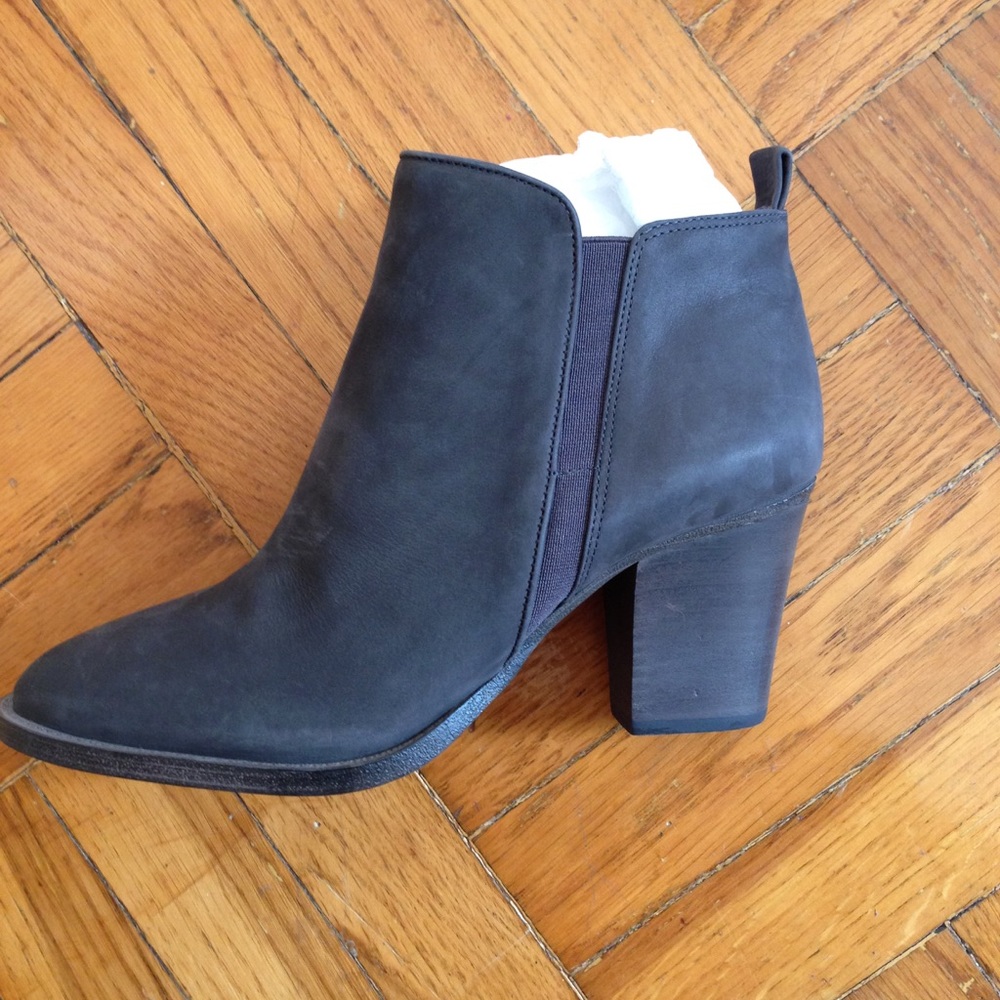 Vince Camuto - Micaley Ankle Boot - 9.5 - Nubuck